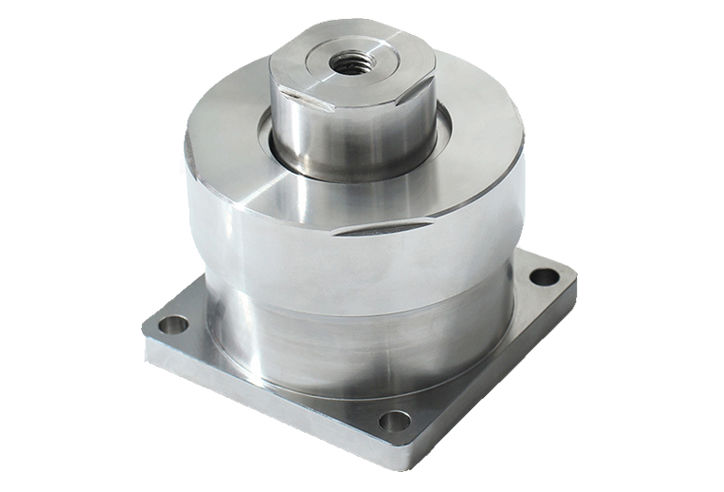 Resonant Peak Free Isolator